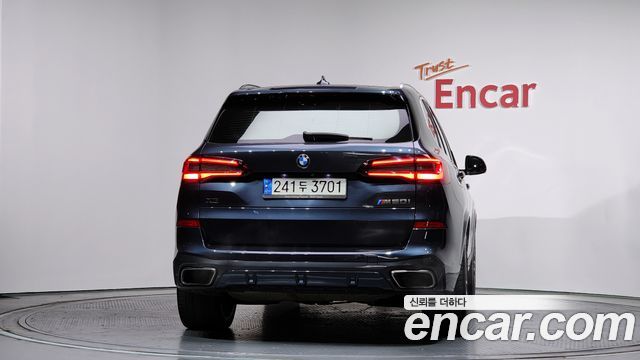 BMW X5 M50i