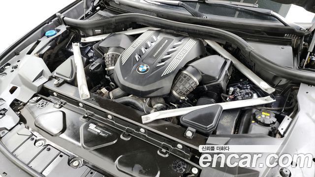 BMW X5 M50i