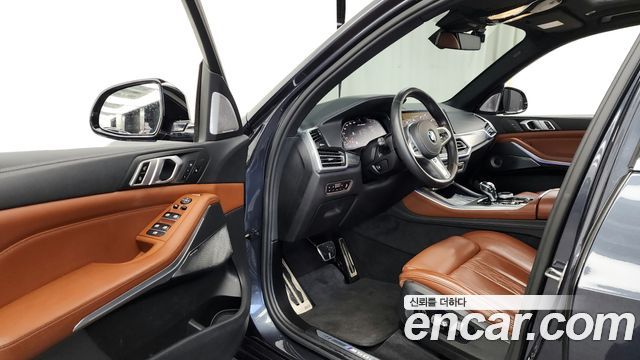 BMW X5 M50i