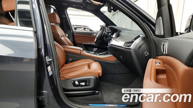 BMW X5 M50i