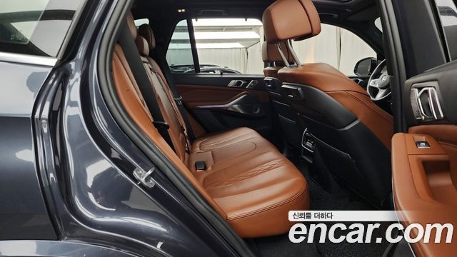 BMW X5 M50i