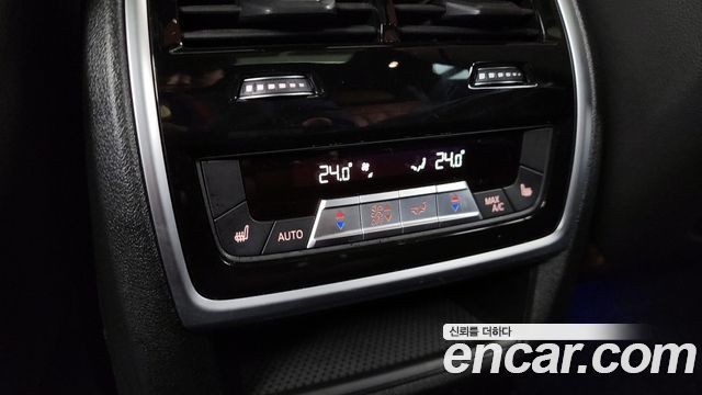 BMW X5 M50i