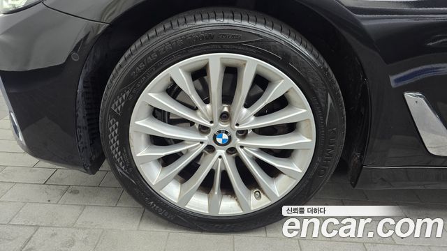 BMW 5-Series 523d xDrive Luxury