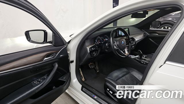 BMW 5-Series 530i xDrive M Sport Package Plus