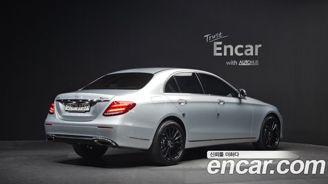 Mercedes-Benz E-Class E300 4MATIC Exclusive