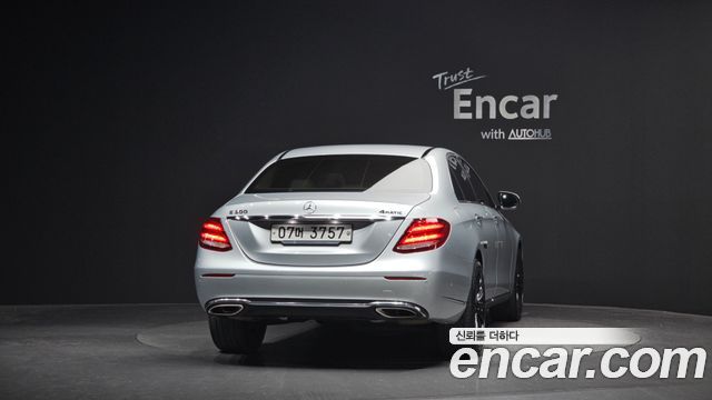 Mercedes-Benz E-Class E300 4MATIC Exclusive