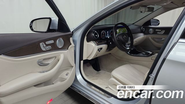 Mercedes-Benz E-Class E300 4MATIC Exclusive