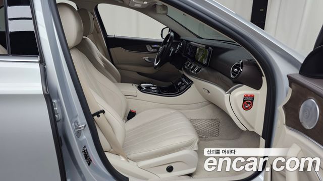 Mercedes-Benz E-Class E300 4MATIC Exclusive