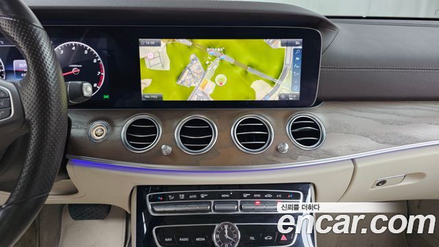 Mercedes-Benz E-Class E300 4MATIC Exclusive