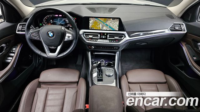 BMW 3-Series 320i Luxury