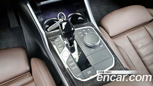 BMW 3-Series 320i Luxury