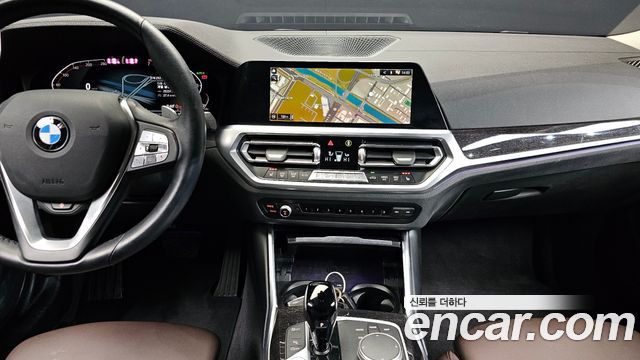 BMW 3-Series 320i Luxury
