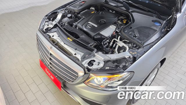Mercedes-Benz E-Class E300 4MATIC Exclusive