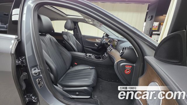 Mercedes-Benz E-Class E300 4MATIC Exclusive