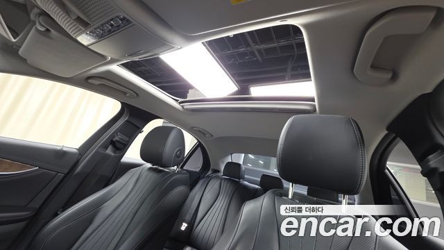 Mercedes-Benz E-Class E300 4MATIC Exclusive