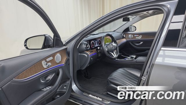 Mercedes-Benz E-Class E300 4MATIC Exclusive