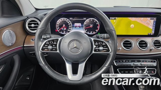 Mercedes-Benz E-Class E300 4MATIC Exclusive