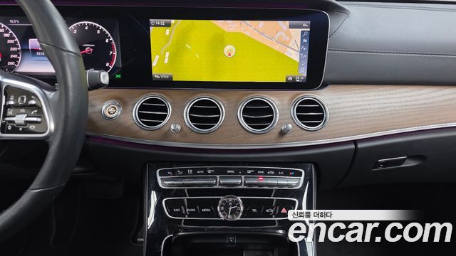 Mercedes-Benz E-Class E300 4MATIC Exclusive