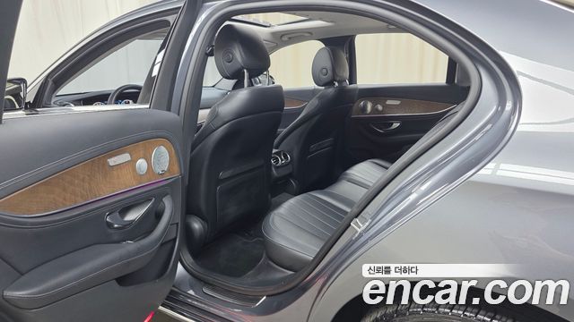 Mercedes-Benz E-Class E300 4MATIC Exclusive