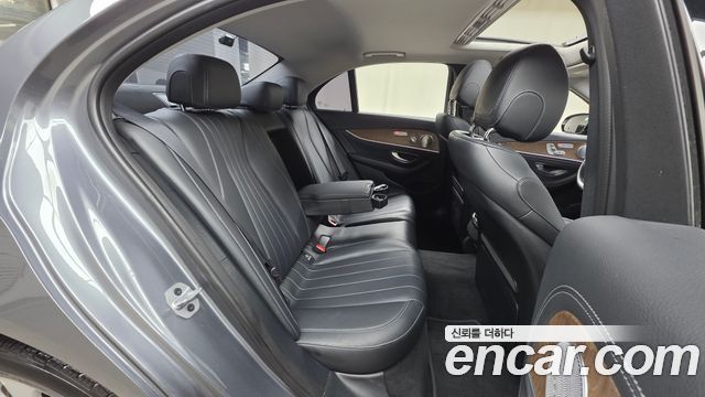 Mercedes-Benz E-Class E300 4MATIC Exclusive