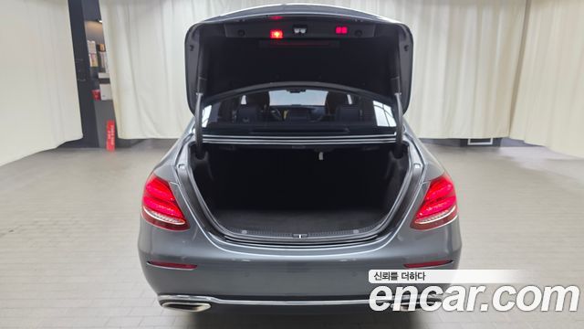 Mercedes-Benz E-Class E300 4MATIC Exclusive