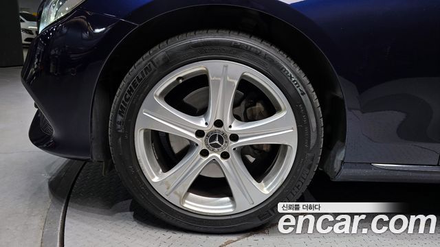 Mercedes-Benz E-Class E220d 4MATIC Avantgarde