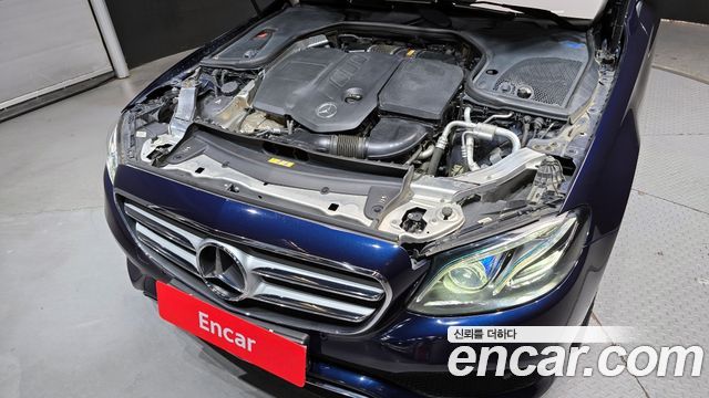 Mercedes-Benz E-Class E220d 4MATIC Avantgarde