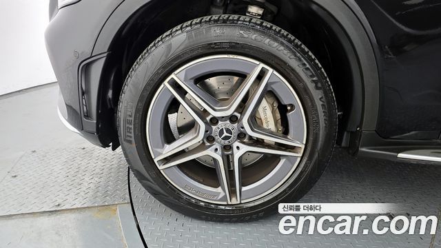 Mercedes-Benz GLC-Class GLC300e 4MATIC