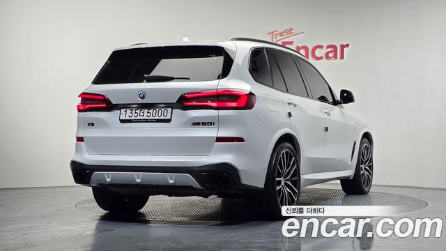 BMW X5 M50i