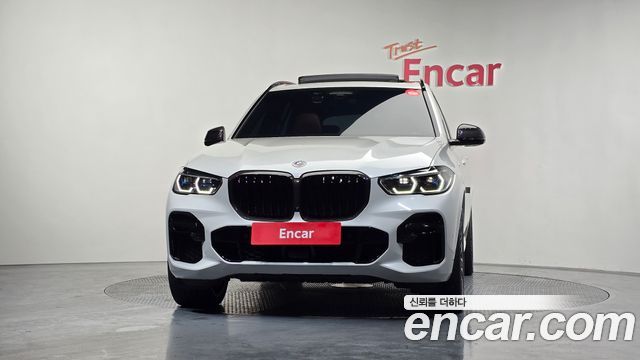 BMW X5 M50i