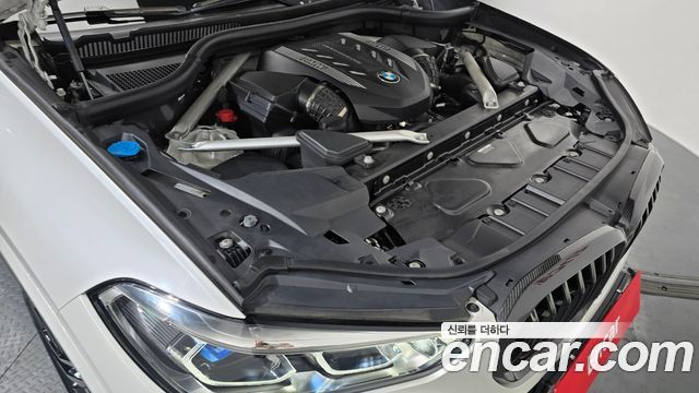 BMW X5 M50i