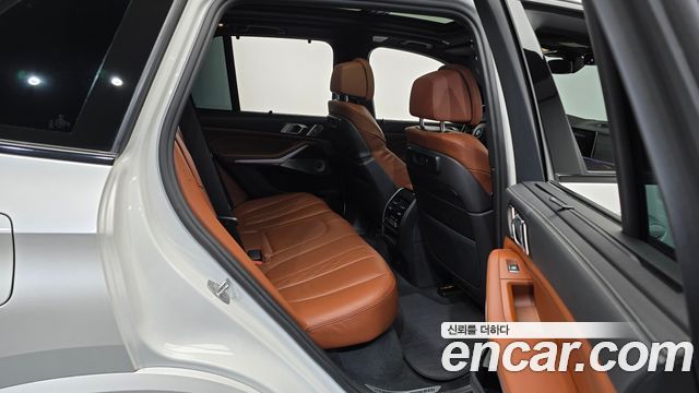 BMW X5 M50i