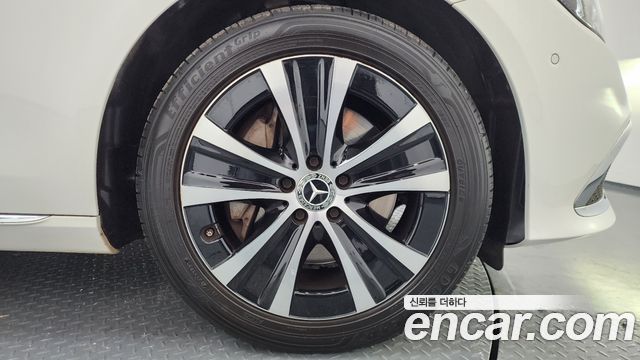 Mercedes-Benz E-Class E300e 4MATIC Exclusive