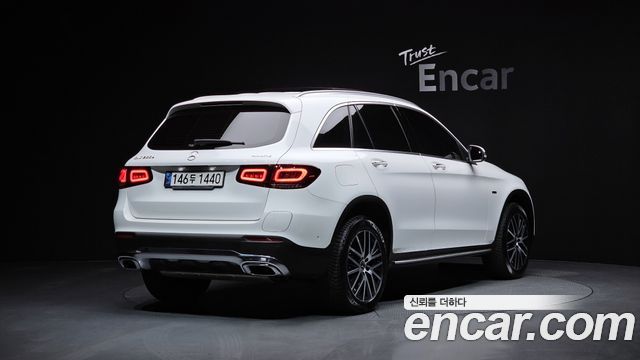 Mercedes-Benz GLC-Class GLC300e 4MATIC