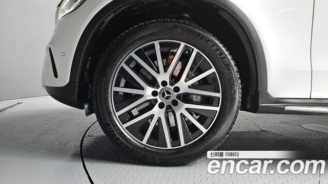 Mercedes-Benz GLC-Class GLC300e 4MATIC