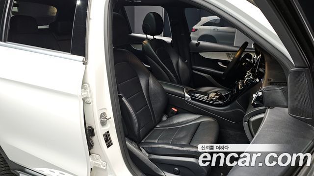 Mercedes-Benz GLC-Class GLC300e 4MATIC