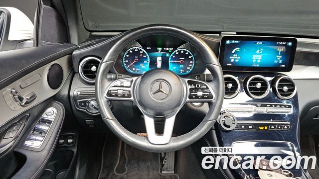 Mercedes-Benz GLC-Class GLC300e 4MATIC