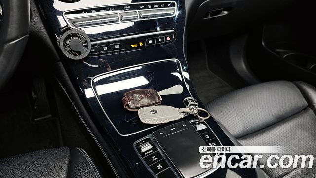 Mercedes-Benz GLC-Class GLC300e 4MATIC