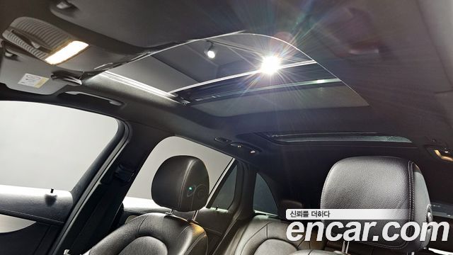 Mercedes-Benz GLC-Class GLC300e 4MATIC
