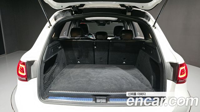 Mercedes-Benz GLC-Class GLC300e 4MATIC