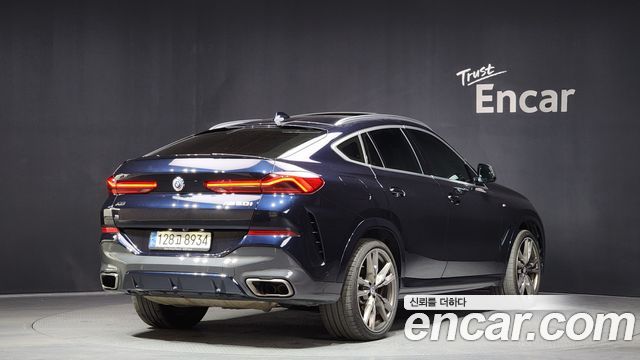 BMW X6 M50i