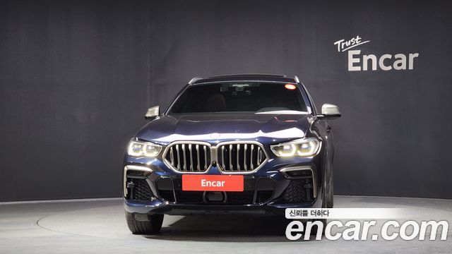 BMW X6 M50i