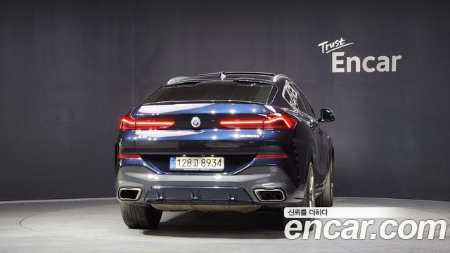 BMW X6 M50i