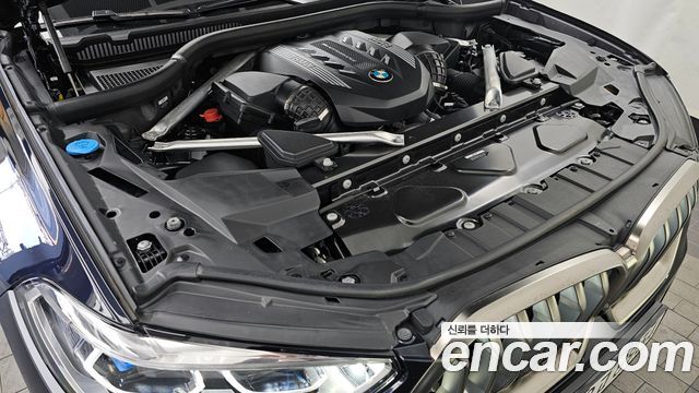 BMW X6 M50i