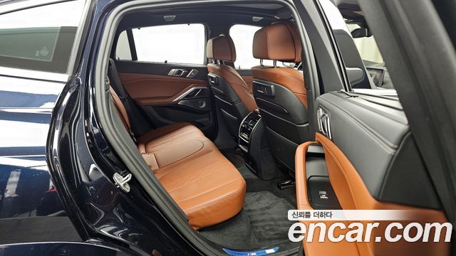 BMW X6 M50i
