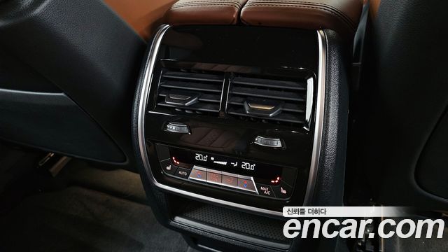 BMW X6 M50i
