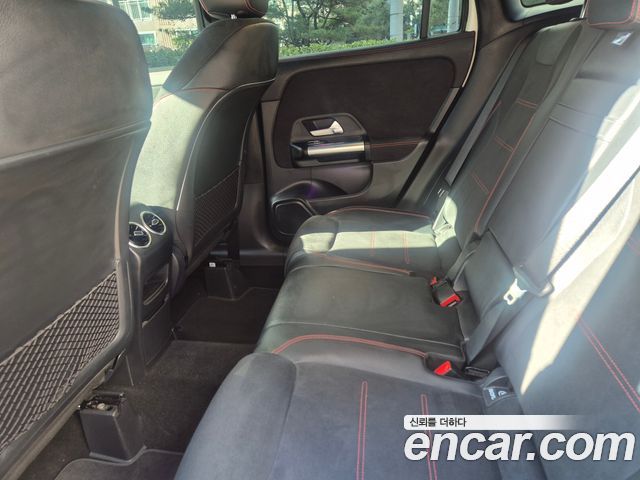 Mercedes-Benz GLA-Class GLA250 4MATIC