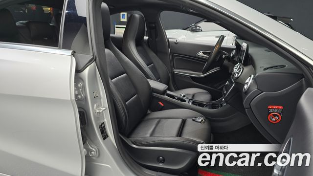 Mercedes-Benz CLA-Class CLA250 4MATIC