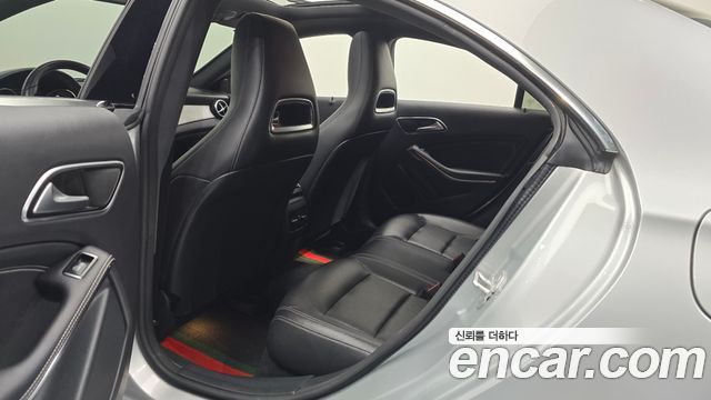 Mercedes-Benz CLA-Class CLA250 4MATIC