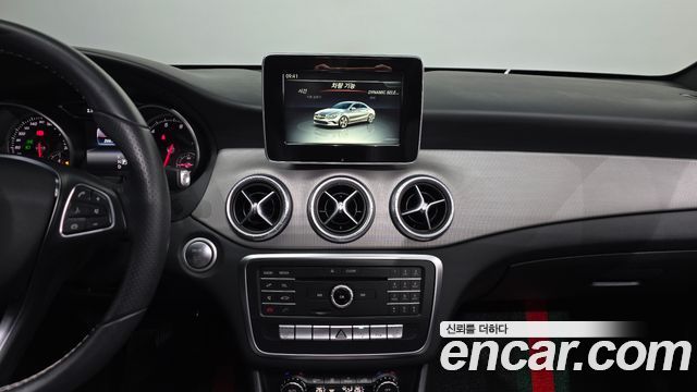 Mercedes-Benz CLA-Class CLA250 4MATIC
